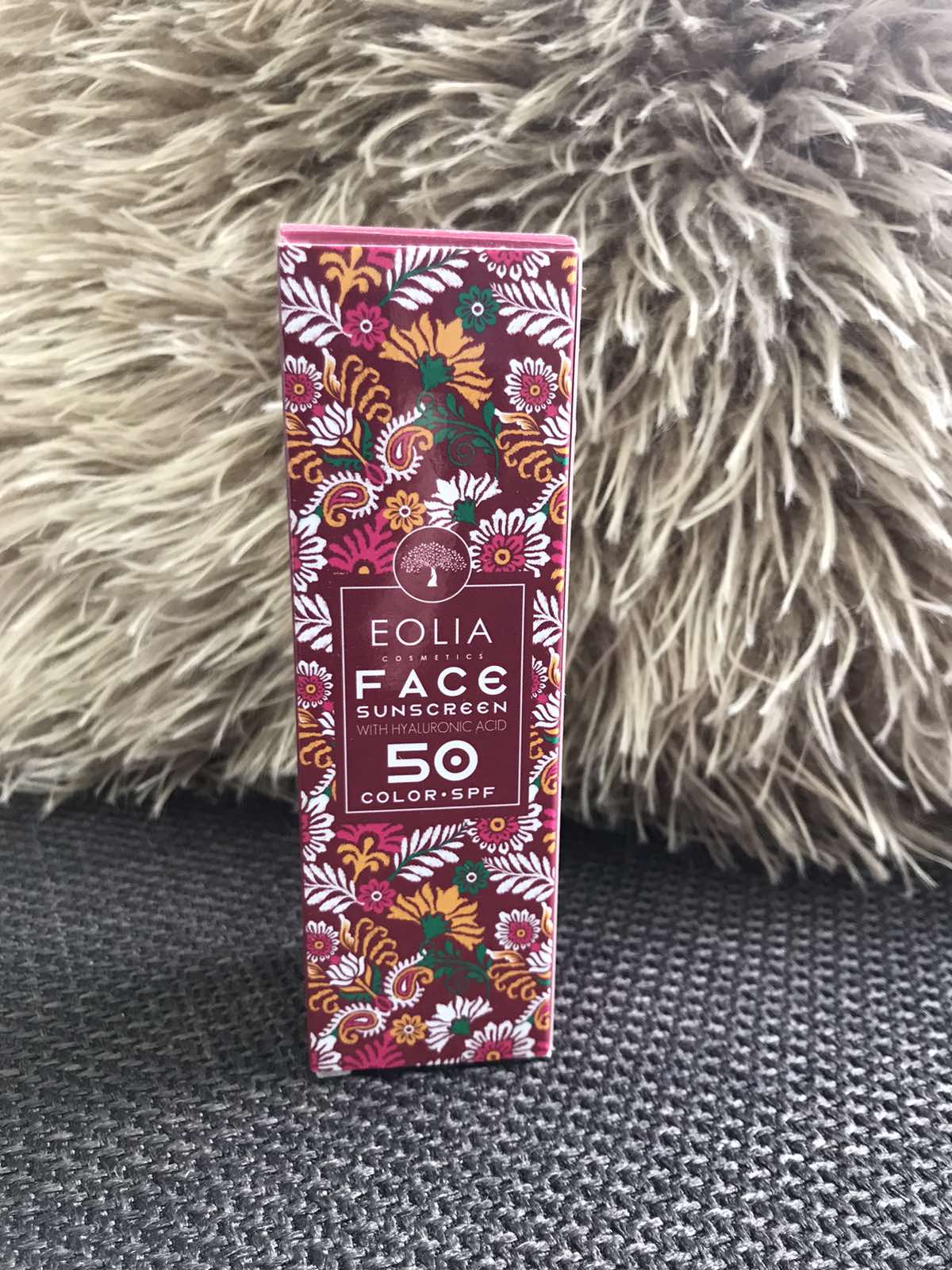 Слънцезащитен крем за лице с цвят SPF50+